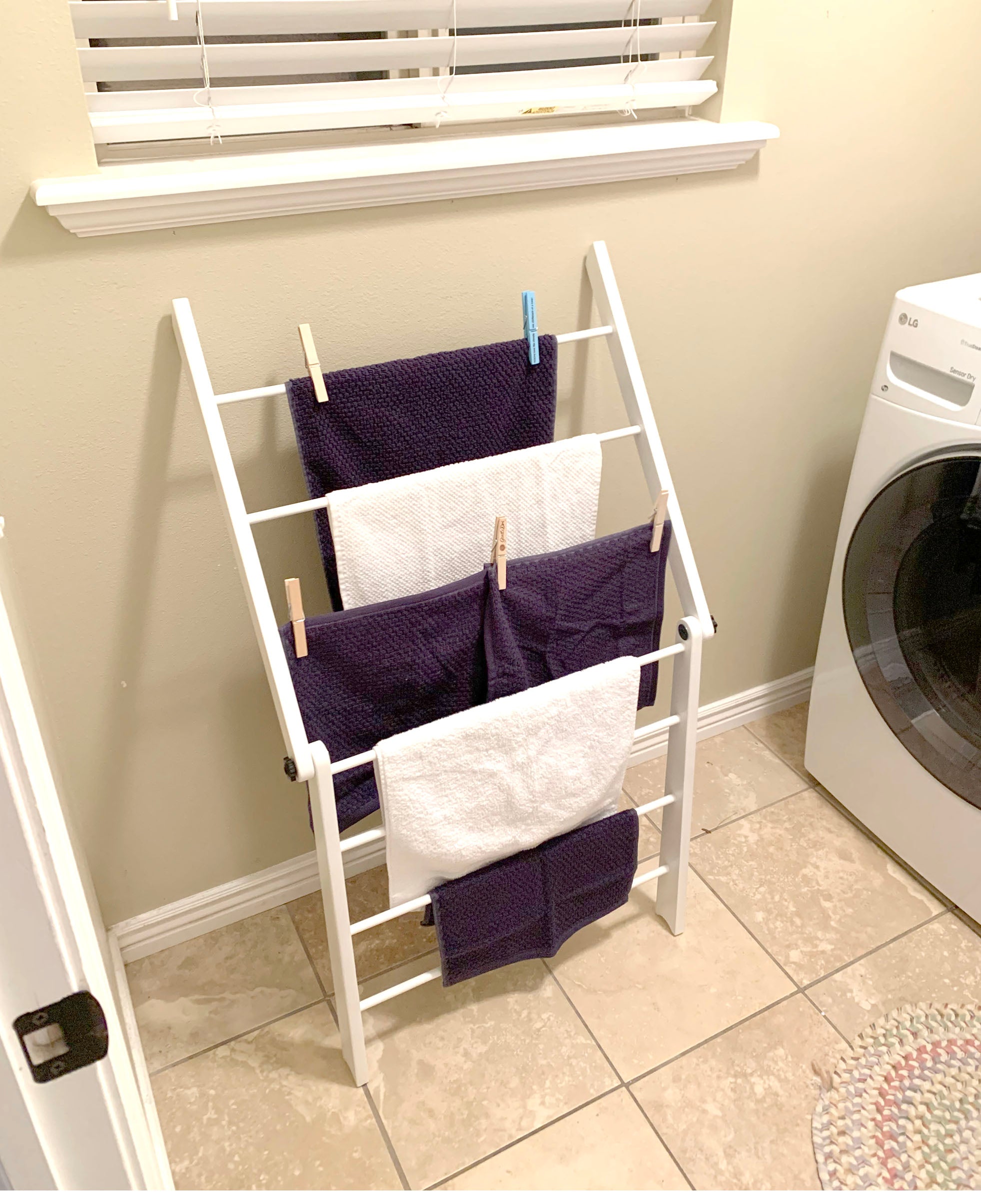 Drip-n-Dry! Clothes Drying Rack for over Tubs
